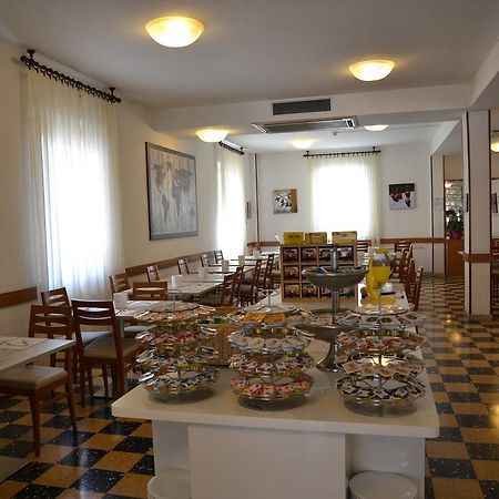 Albergo Larenzia Cattolica Luaran gambar