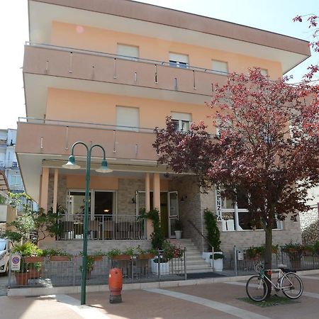 Albergo Larenzia Cattolica Luaran gambar