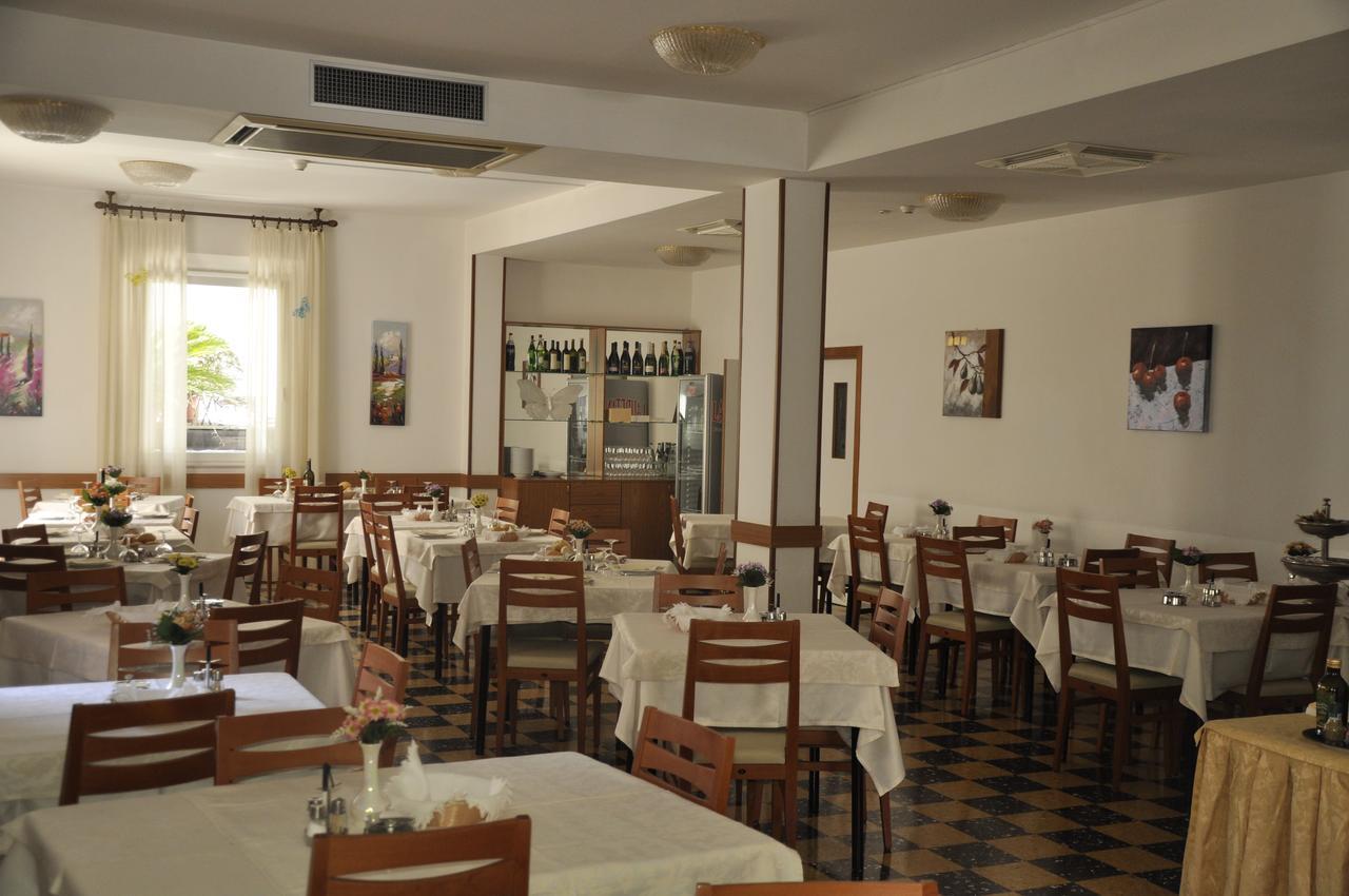 Albergo Larenzia Cattolica Luaran gambar