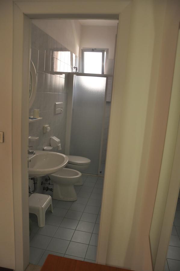 Albergo Larenzia Cattolica Luaran gambar