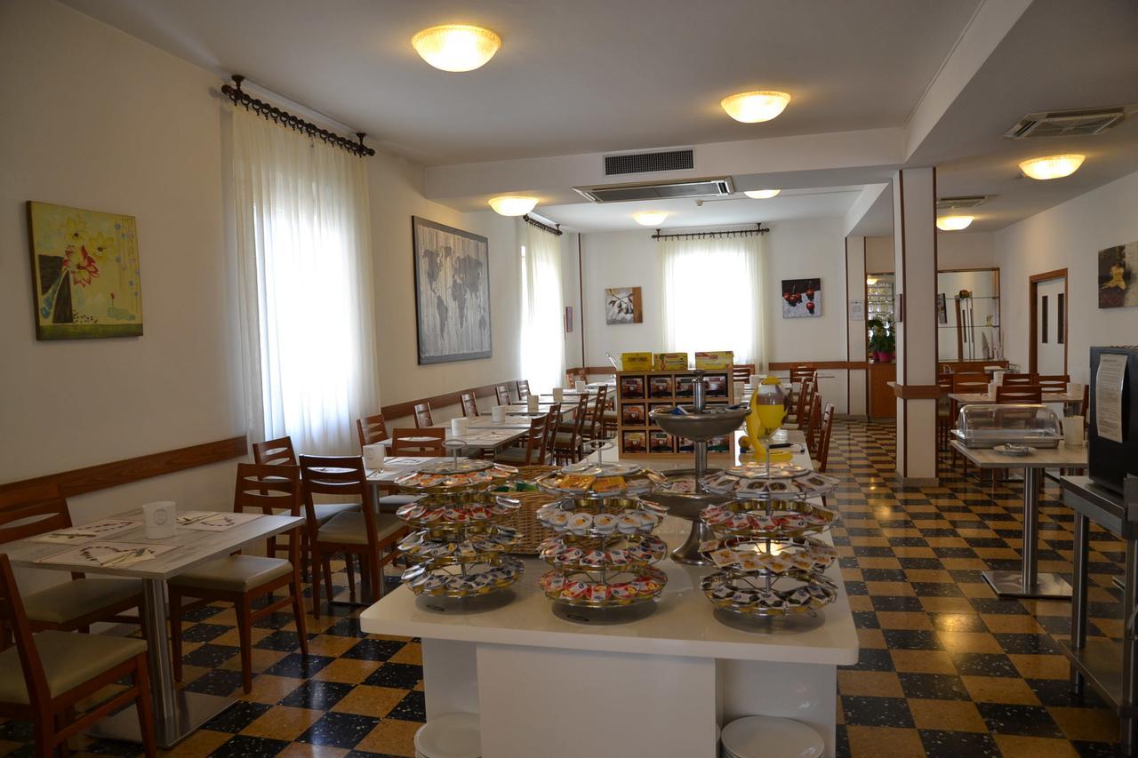 Albergo Larenzia Cattolica Luaran gambar