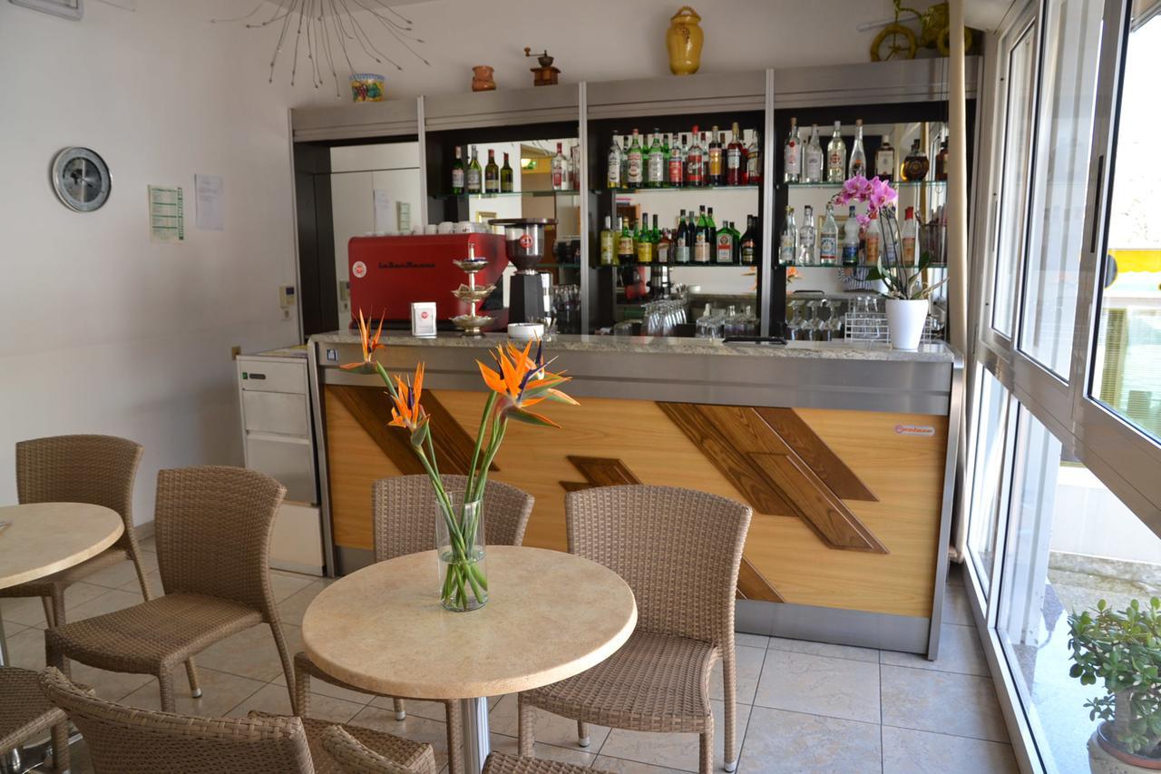 Albergo Larenzia Cattolica Luaran gambar