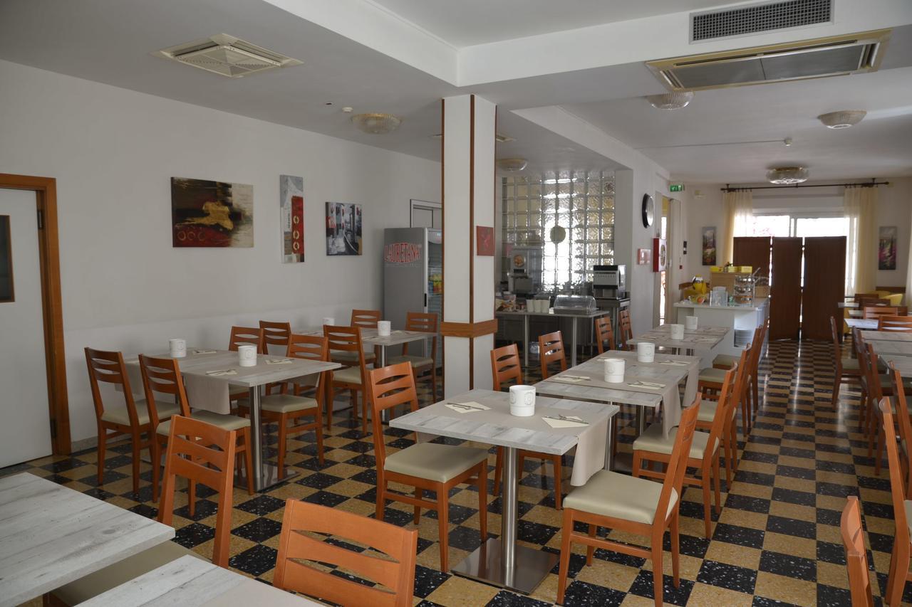 Albergo Larenzia Cattolica Luaran gambar
