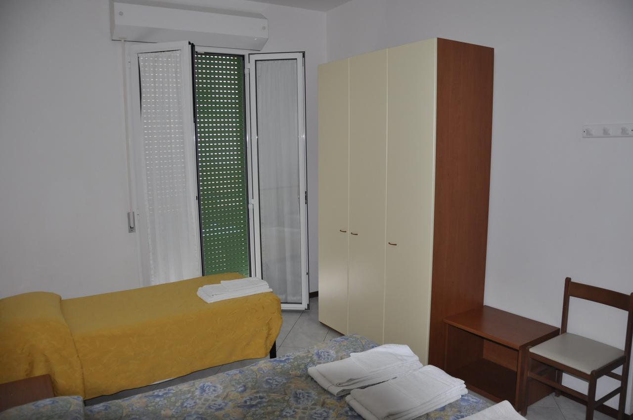 Albergo Larenzia Cattolica Luaran gambar