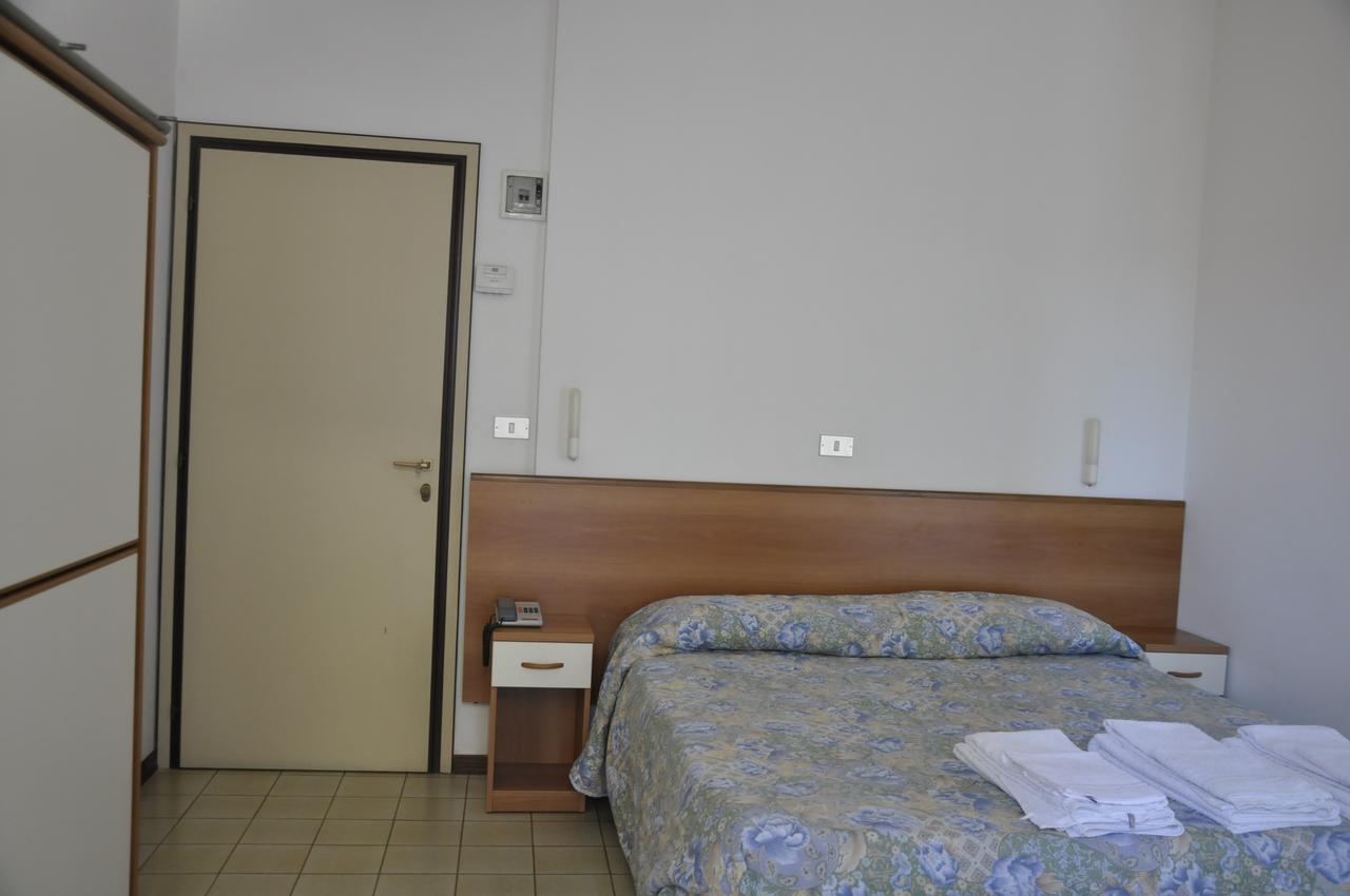 Albergo Larenzia Cattolica Luaran gambar