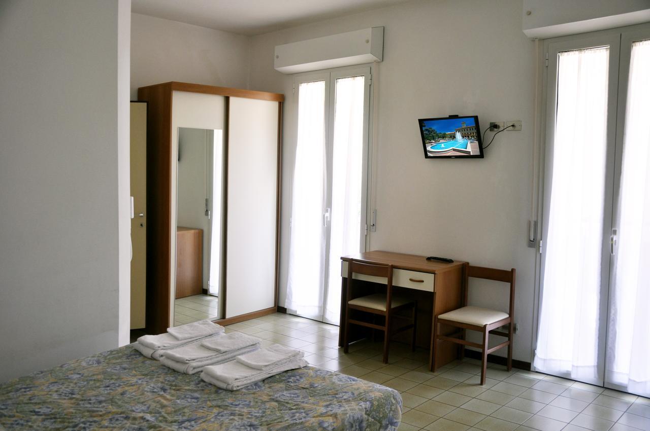 Albergo Larenzia Cattolica Luaran gambar