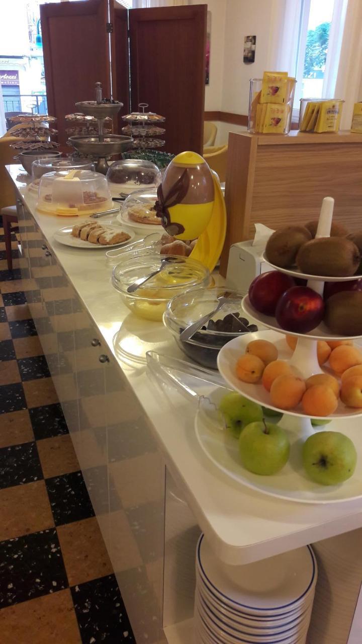 Albergo Larenzia Cattolica Luaran gambar
